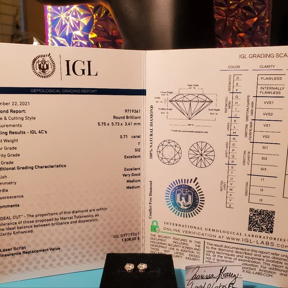 SOLD! Genuine Diamonds Earrings Set in 14kt WG - Picture 4 of 9